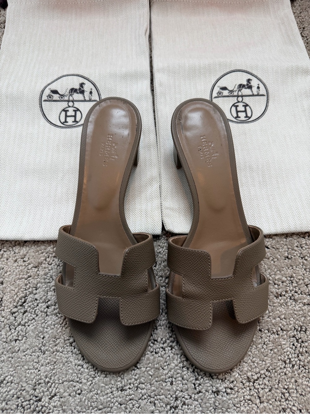 Authentic Hermes Oasis Slide Mules in Taupe Leather Sz 38 - Picture 2 of 8